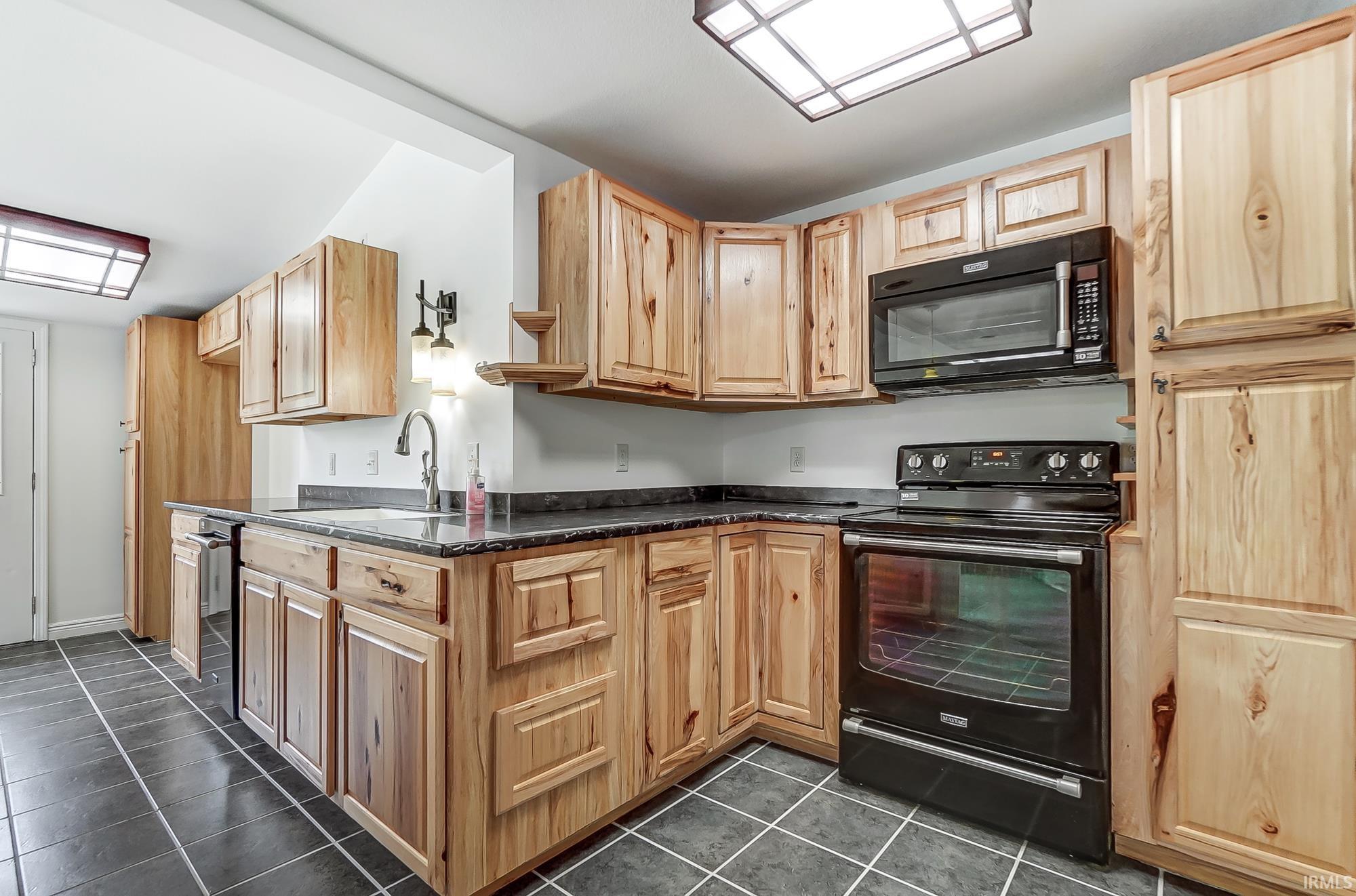 7429 Hope Farm Road Fort Wayne, IN 46815 - Photo 8 of 36 Gallery Image 8