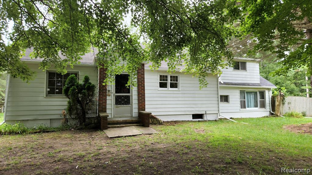 3334 East Dean Road Howell, MI 48855 - Photo 2 of 5