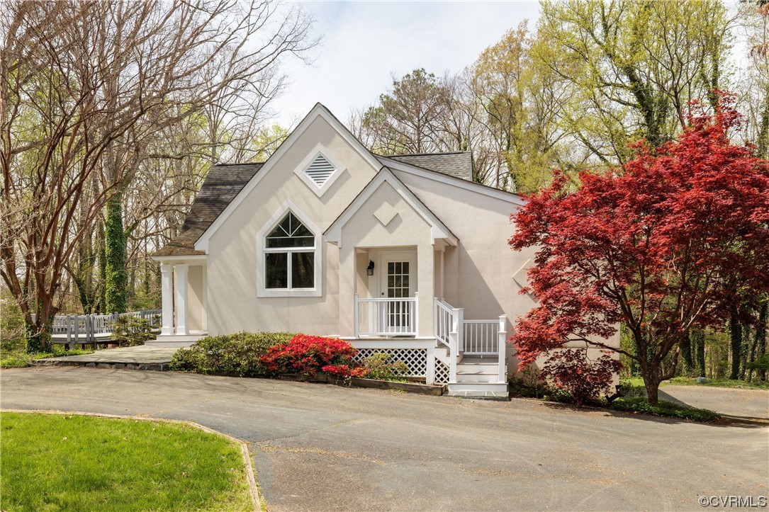380 Ziontown Road Henrico, VA 23229 - Photo 2 of 44 a front view of a house with a garden