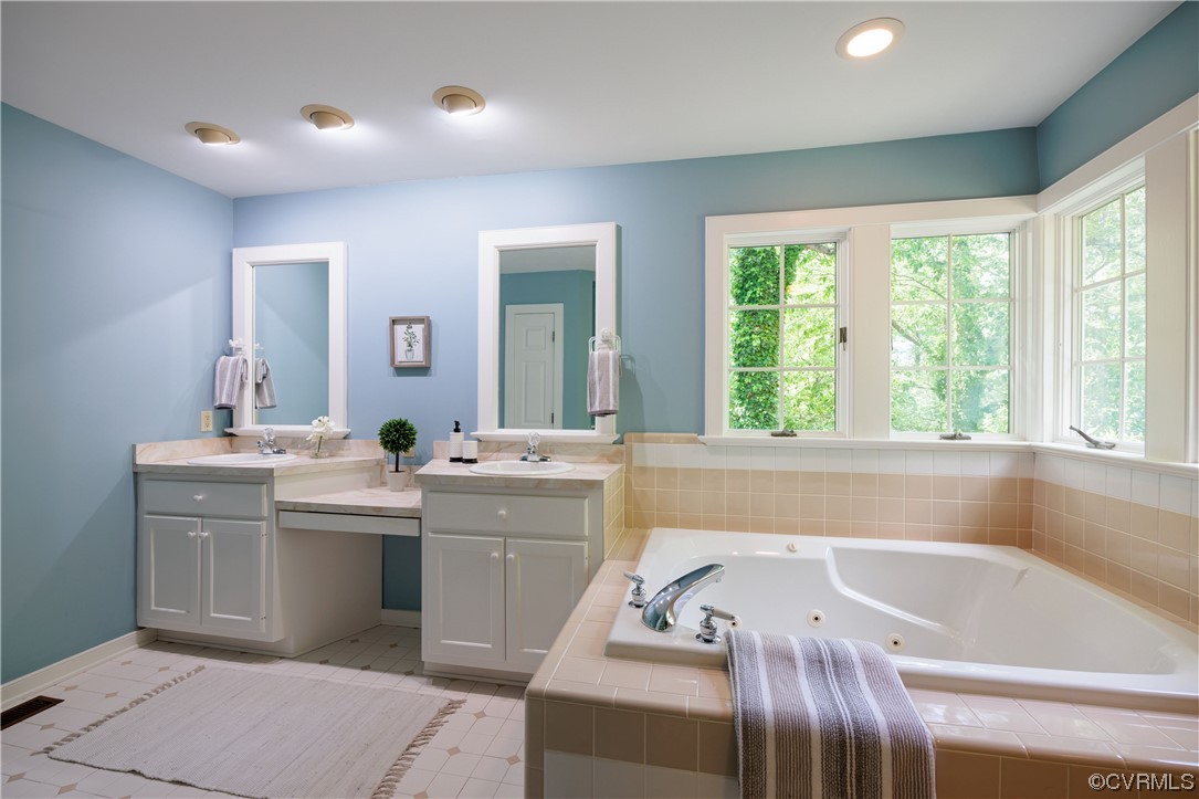 380 Ziontown Road Henrico, VA 23229 - Photo 27 of 44 a bathroom with a tub sink and mirror