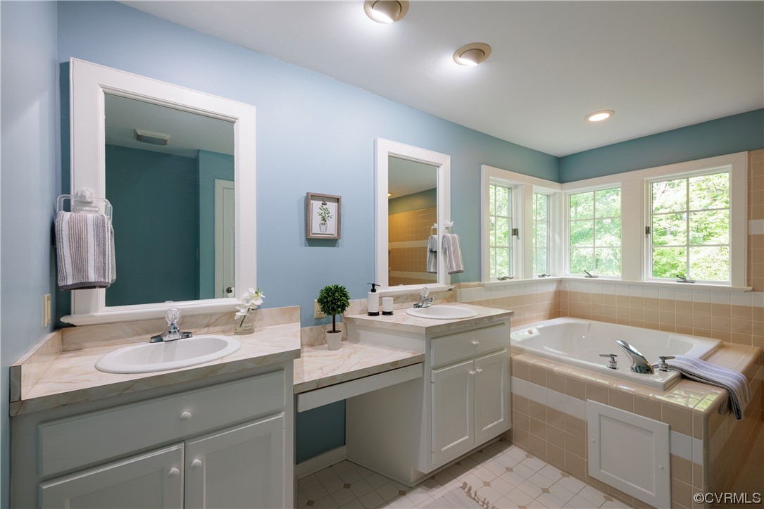 380 Ziontown Road Henrico, VA 23229 - Photo 28 of 44 a bathroom with a sink large tub and a mirror