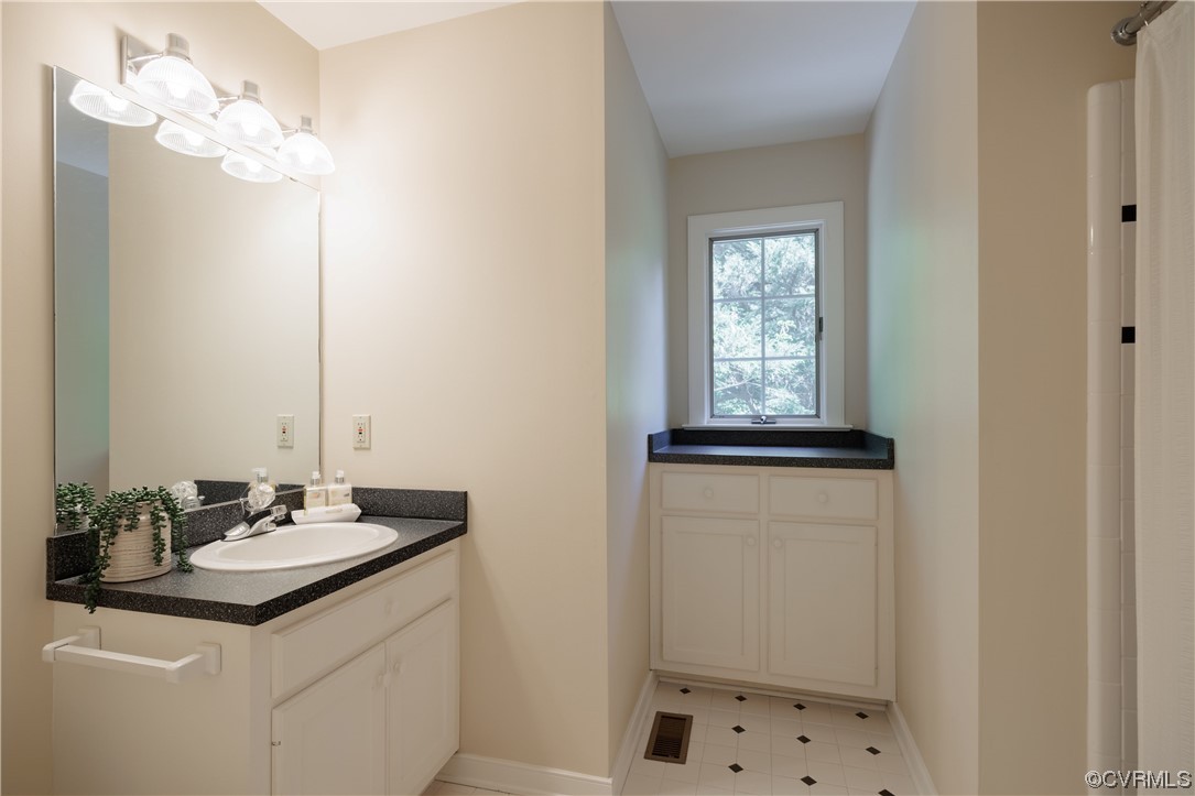 380 Ziontown Road Henrico, VA 23229 - Photo 32 of 44 a bathroom with a sink and a mirror