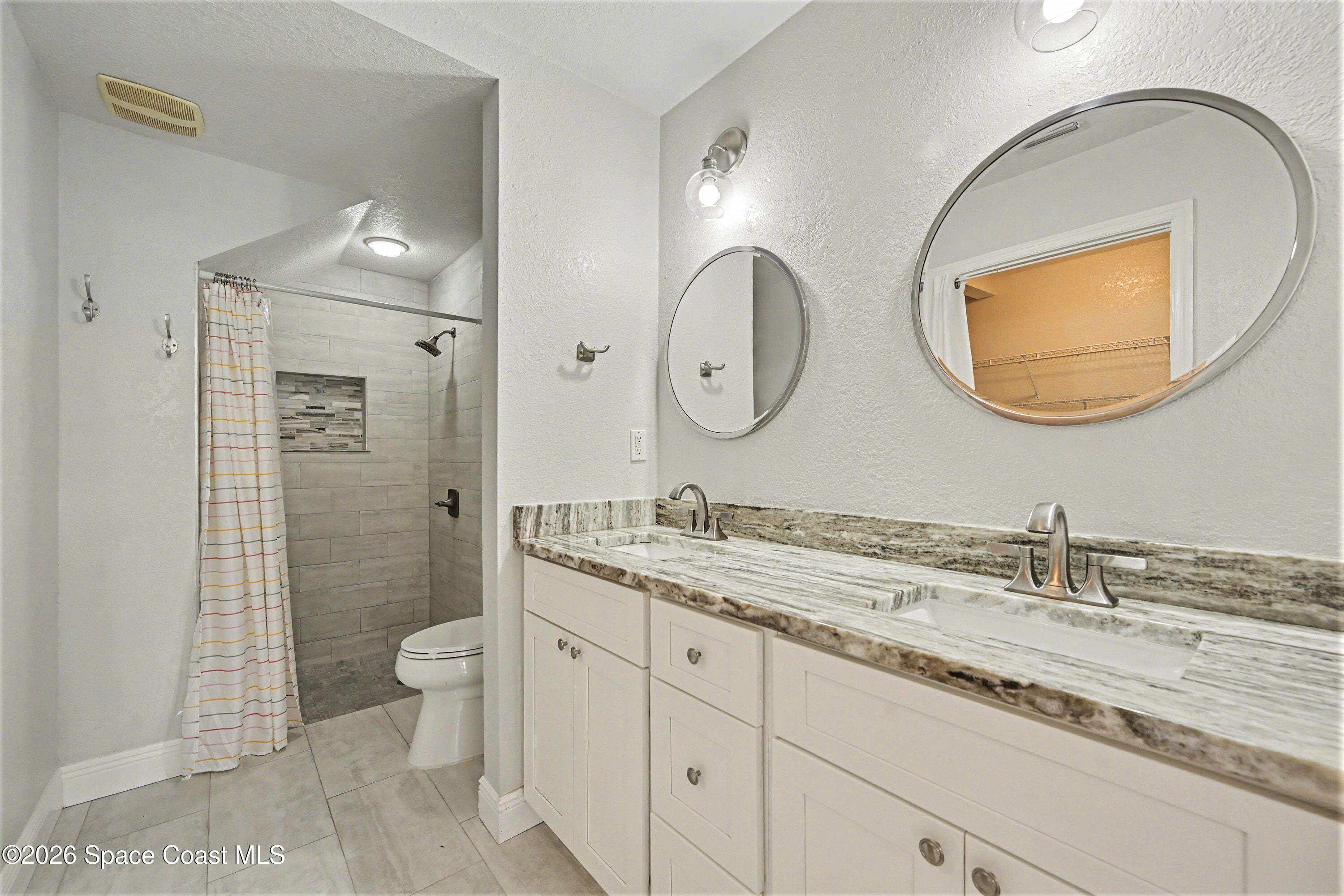 100 Turpial Way, Unit 108 Melbourne, FL 32901 - Photo 14 of 26 Owners bath