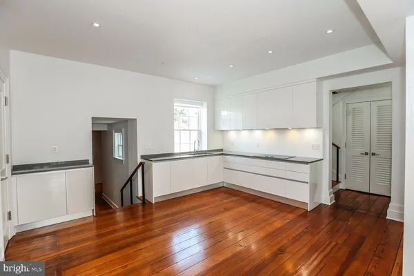 $6,700 | 3009 M Street Northwest, Unit 2, Washington, DC 20007