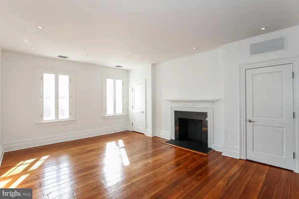 $6,700 | 3009 M Street Northwest, Unit 2, Washington, DC 20007