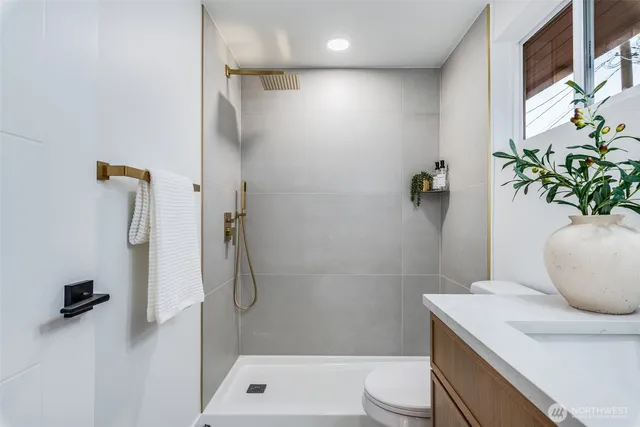 $799,995 | 12023 80th Avenue South, Seattle, WA 98178