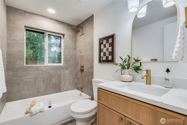 $799,995 | 12023 80th Avenue South, Seattle, WA 98178