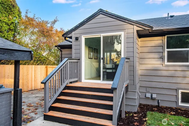 $799,995 | 12023 80th Avenue South, Seattle, WA 98178