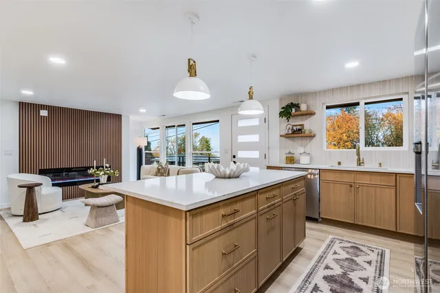 $799,995 | 12023 80th Avenue South, Seattle, WA 98178