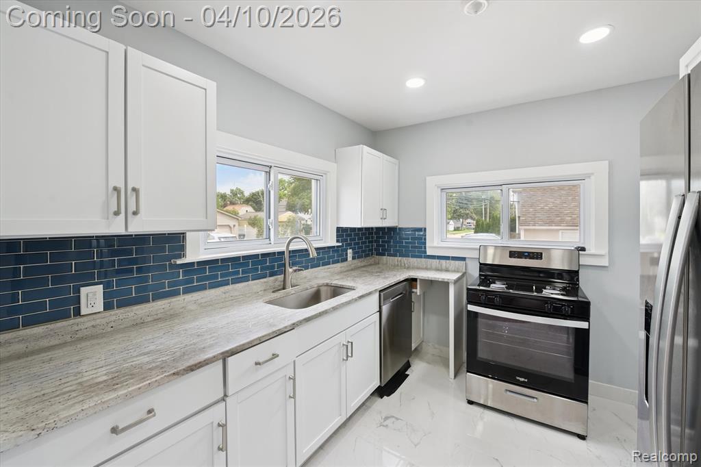 3690 Phillips Avenue Berkley, MI 48072 - Photo 8 of 33