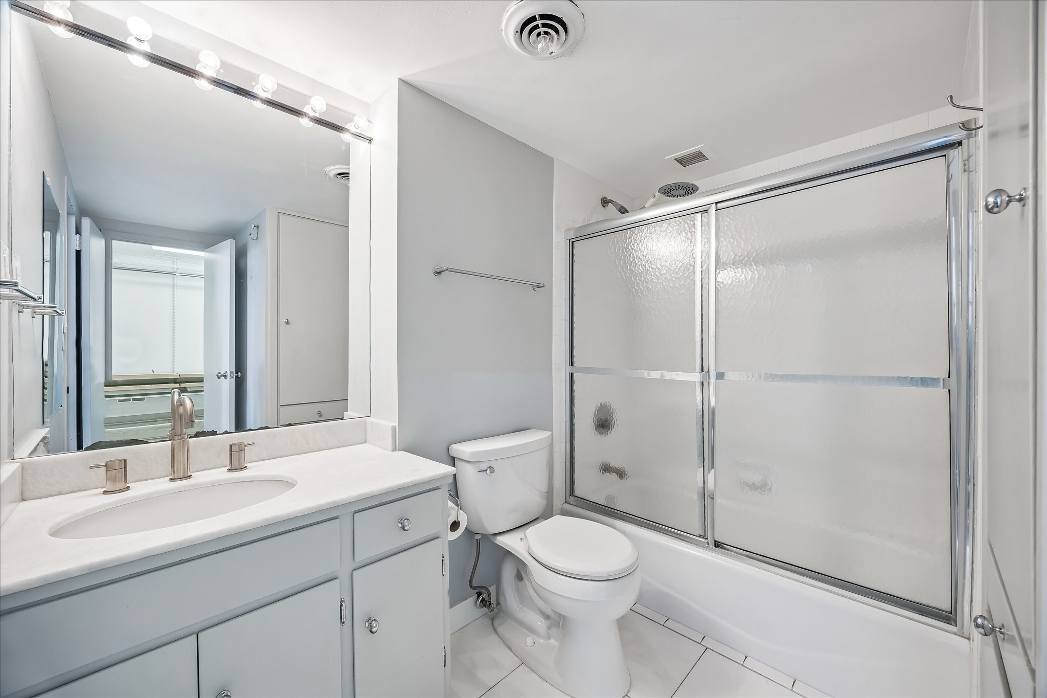 2701 Westheimer Road, Unit 5GH Houston, TX 77098 - Photo 22 of 24 Primary bath