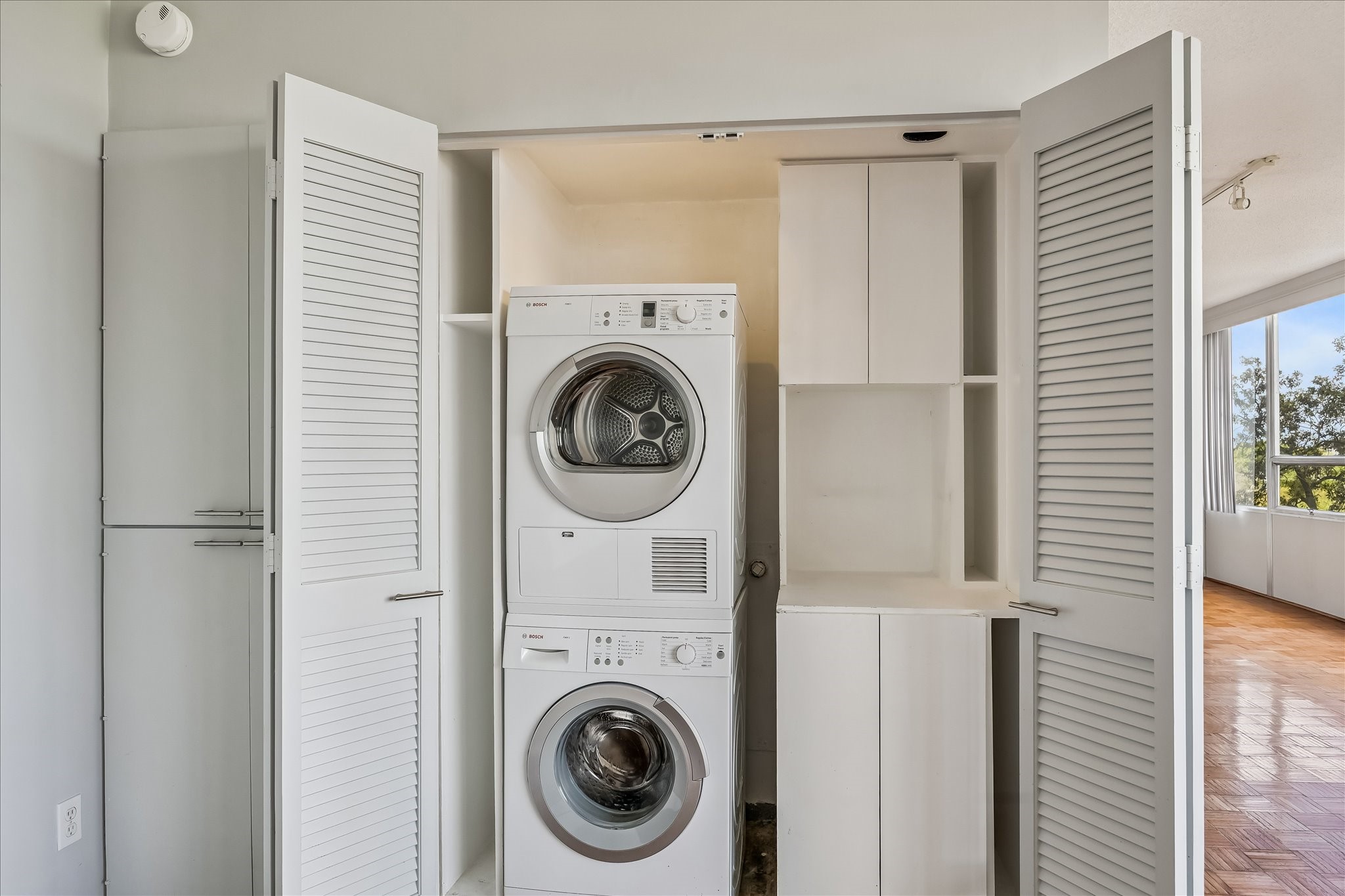 2701 Westheimer Road, Unit 5GH Houston, TX 77098 - Photo 24 of 24 Washer/dryer with extra storage