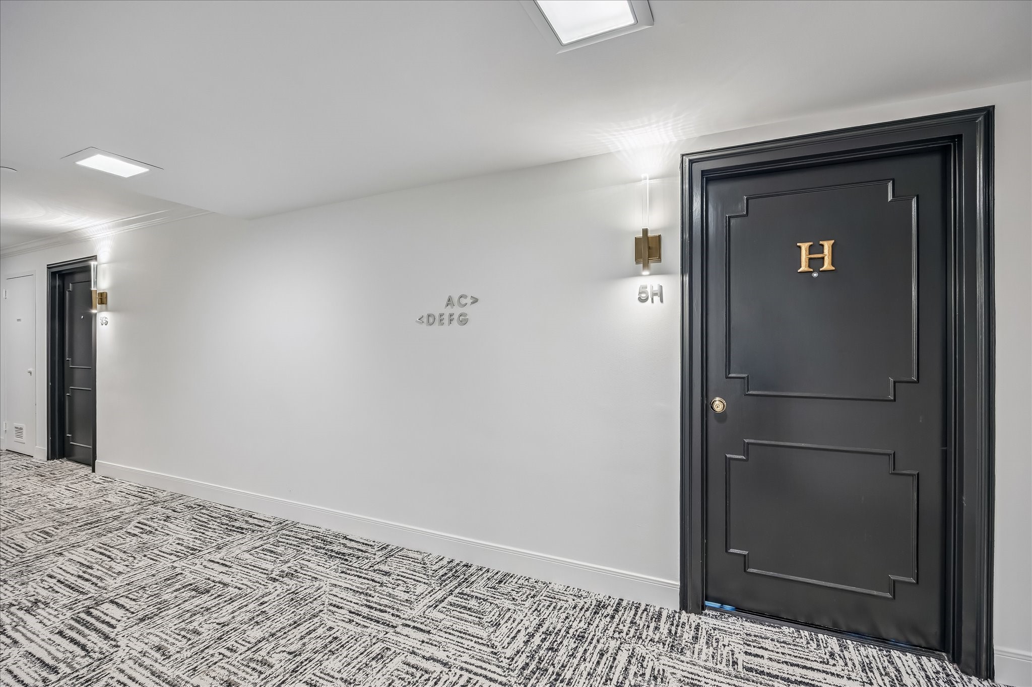 2701 Westheimer Road, Unit 5GH Houston, TX 77098 - Photo 7 of 24 Recently remodeled hallways with your unit entrance