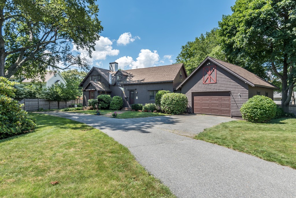 51 West Woodbridge Road North Andover, MA 01845 - Photo 2 of 30 Gallery Image 2
