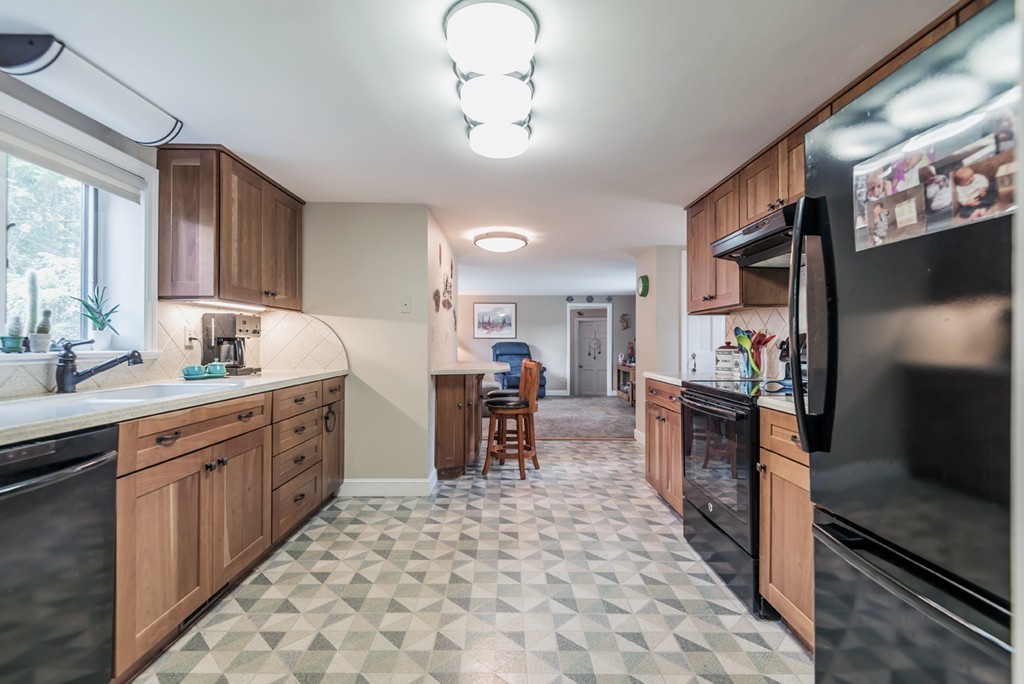 51 West Woodbridge Road North Andover, MA 01845 - Photo 4 of 30 Gallery Image 4
