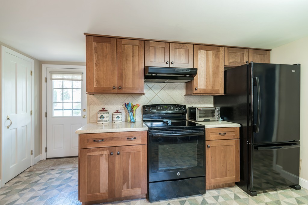 51 West Woodbridge Road North Andover, MA 01845 - Photo 5 of 30 Gallery Image 5