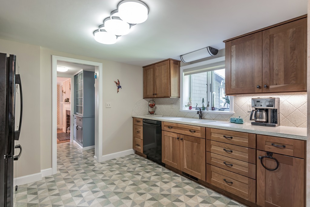 51 West Woodbridge Road North Andover, MA 01845 - Photo 6 of 30 Gallery Image 6