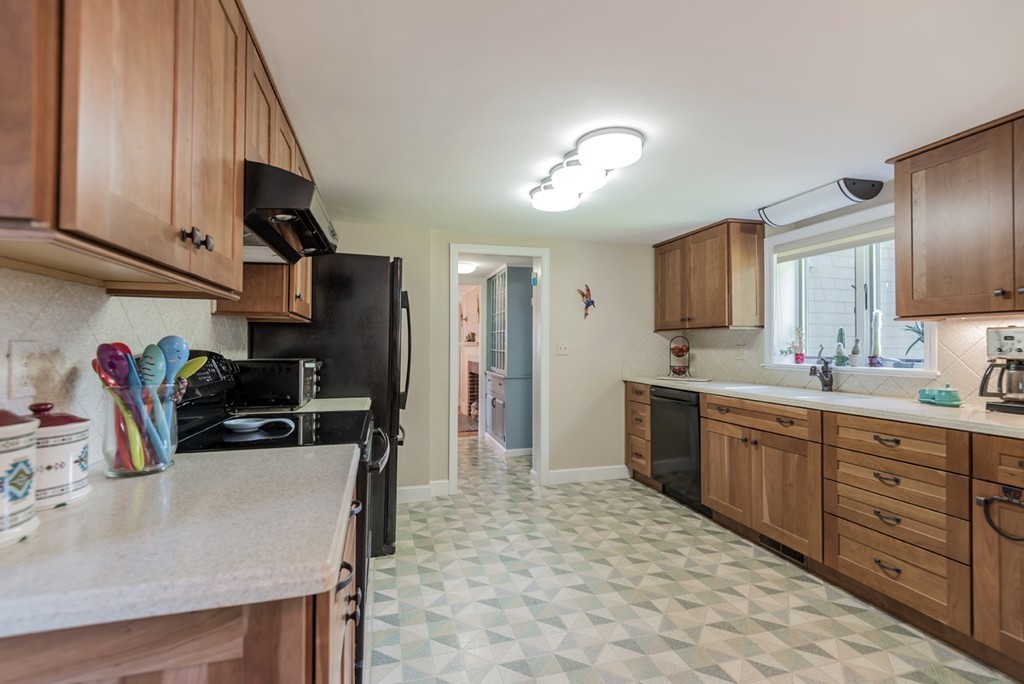 51 West Woodbridge Road North Andover, MA 01845 - Photo 8 of 30 Gallery Image 8