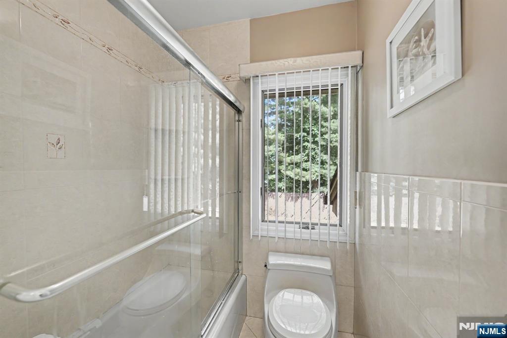 151 Broadview Terrace Paramus, NJ 07652 - Photo 12 of 17