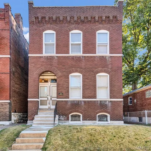 $339,000 | 2218 Missouri Avenue, St. Louis, MO 63104