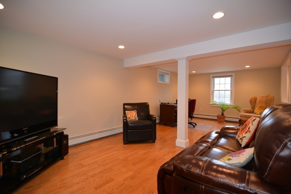 42 Robinhood Road Winchester, MA 01890 - Photo 20 of 29 Gallery Image 20