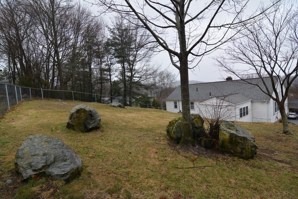 42 Robinhood Road Winchester, MA 01890 - Photo 3 of 29 Gallery Image 3