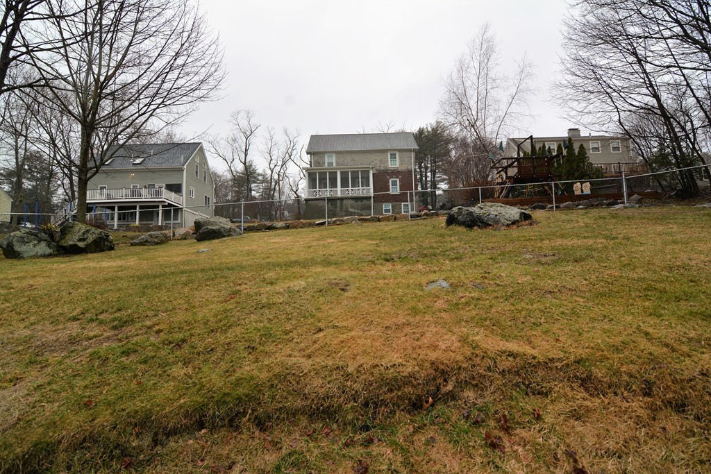 42 Robinhood Road Winchester, MA 01890 - Photo 5 of 29 Gallery Image 5