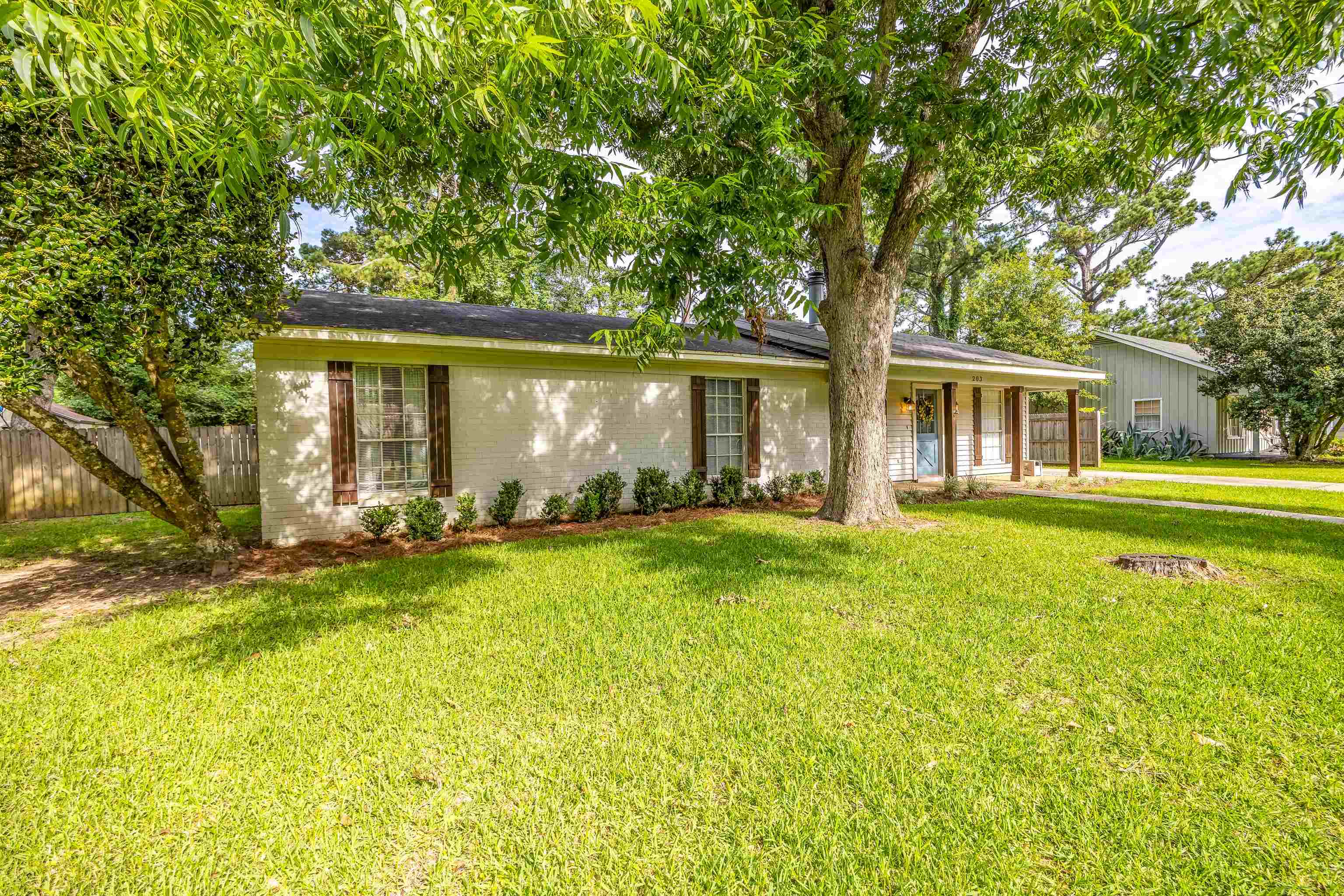203 Patrician Street Fairhope, AL 36532 - Photo 4 of 42