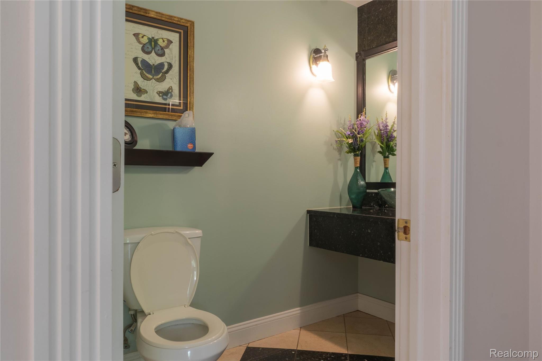 60475 9 Mile Road South Lyon, MI 48178 - Photo 8 of 44 First Floor Bath #1