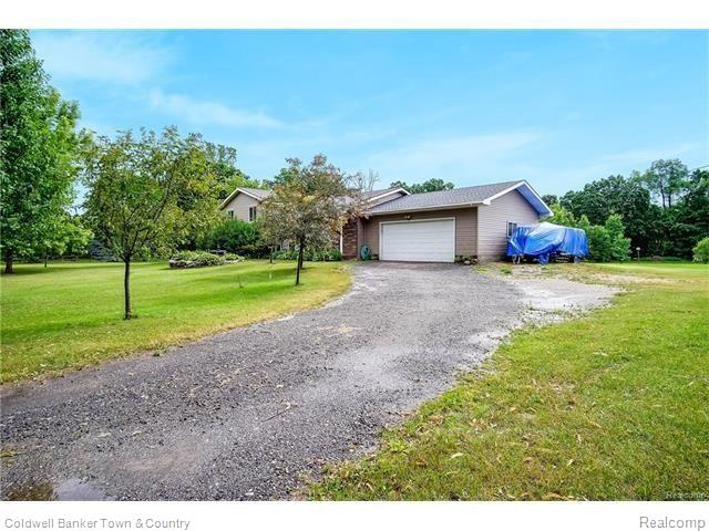 2693 Dutcher Road Howell, MI 48843 - Photo 3 of 39 GetMedia-2.jpg
