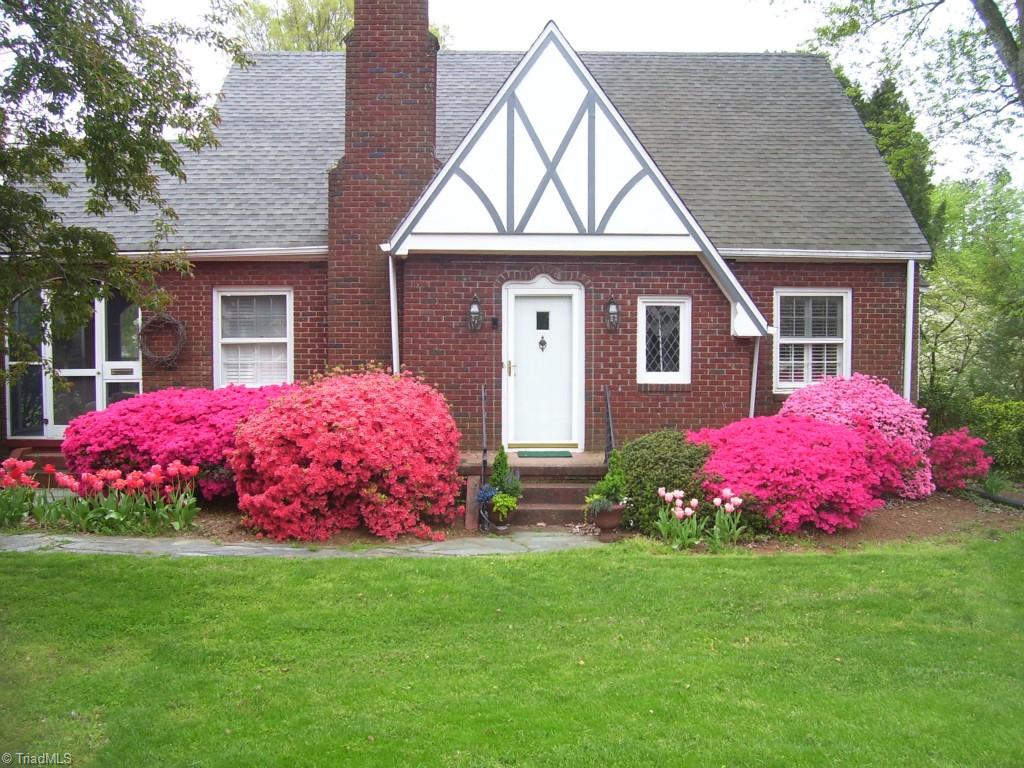 2804 Polo Road Winston-Salem, NC 27106 - Photo 1 of 17 Front in the spring