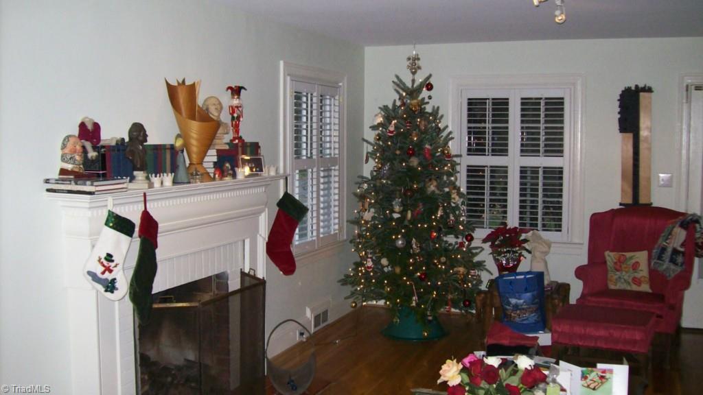 2804 Polo Road Winston-Salem, NC 27106 - Photo 5 of 17 LR at Christmas