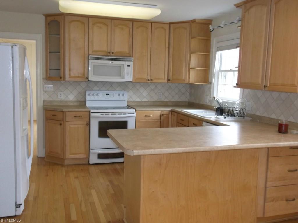 2804 Polo Road Winston-Salem, NC 27106 - Photo 9 of 17 Kitchen