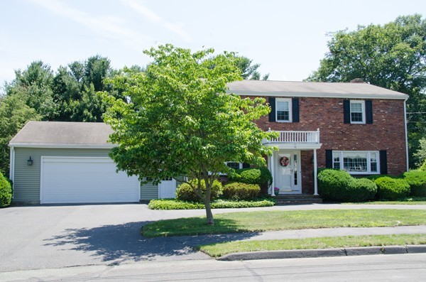 10 Locksley Road Danvers, MA 01923 - Photo 1 of 16 Gallery Image 1