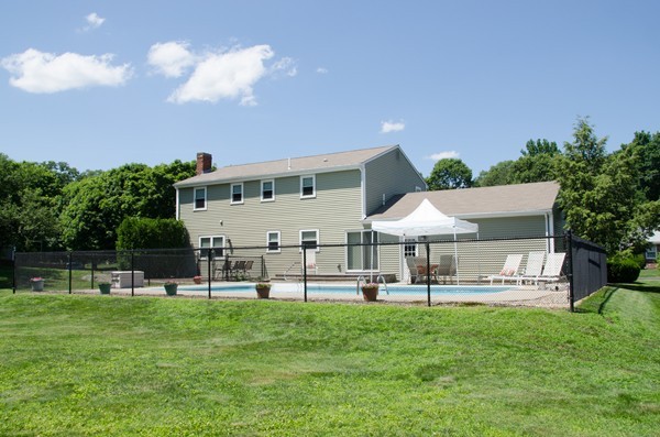10 Locksley Road Danvers, MA 01923 - Photo 3 of 16 Gallery Image 3
