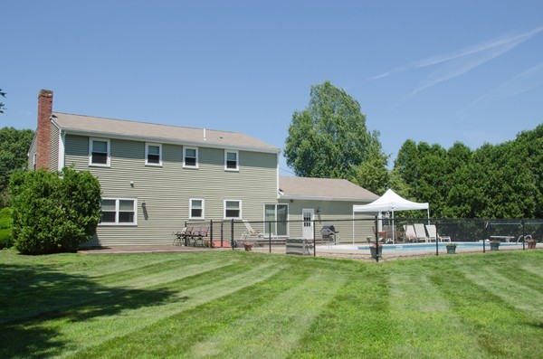 10 Locksley Road Danvers, MA 01923 - Photo 4 of 16 Gallery Image 4