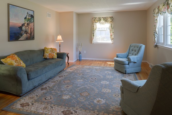 10 Locksley Road Danvers, MA 01923 - Photo 6 of 16 Gallery Image 6