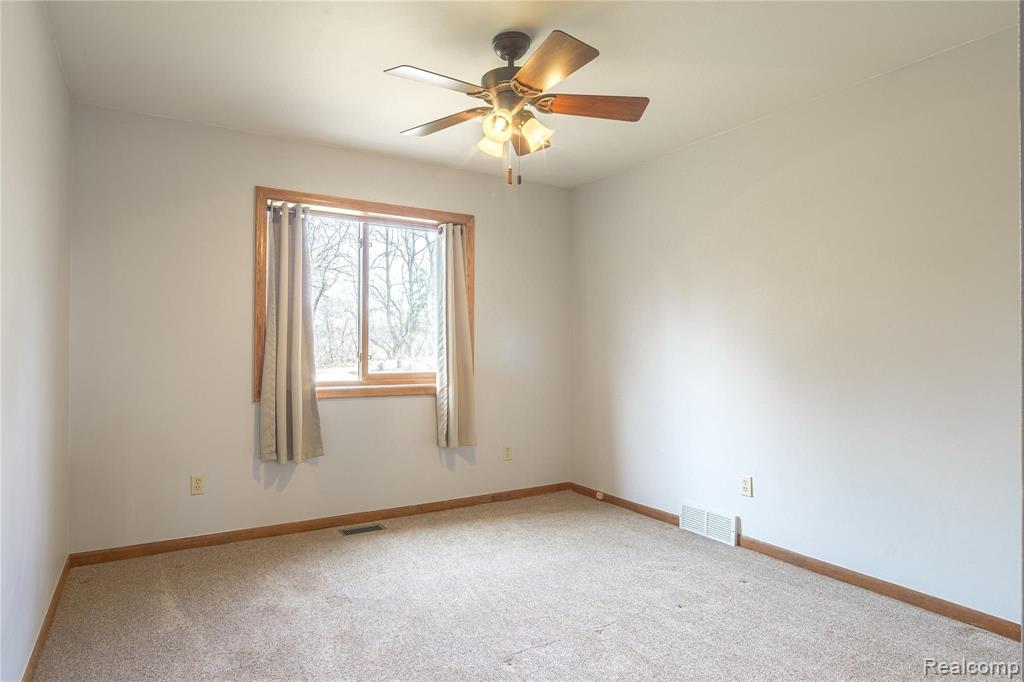 7302 Silver Lake Road Linden, MI 48451 - Photo 16 of 40