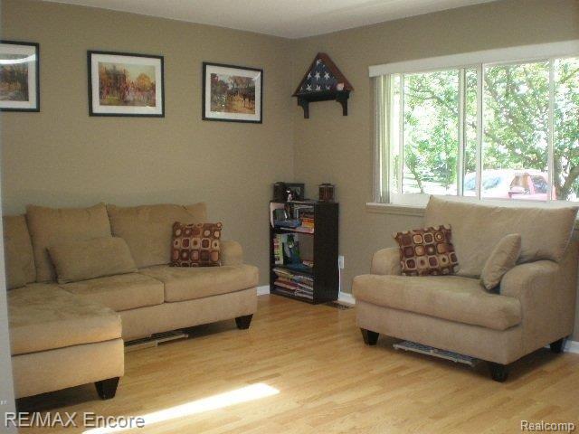 2965 Porter Road White Lake, MI 48383 - Photo 7 of 22 LIVING RM WITH HDWD FLRS.JPG