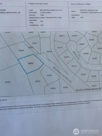 a view of an outdoor space