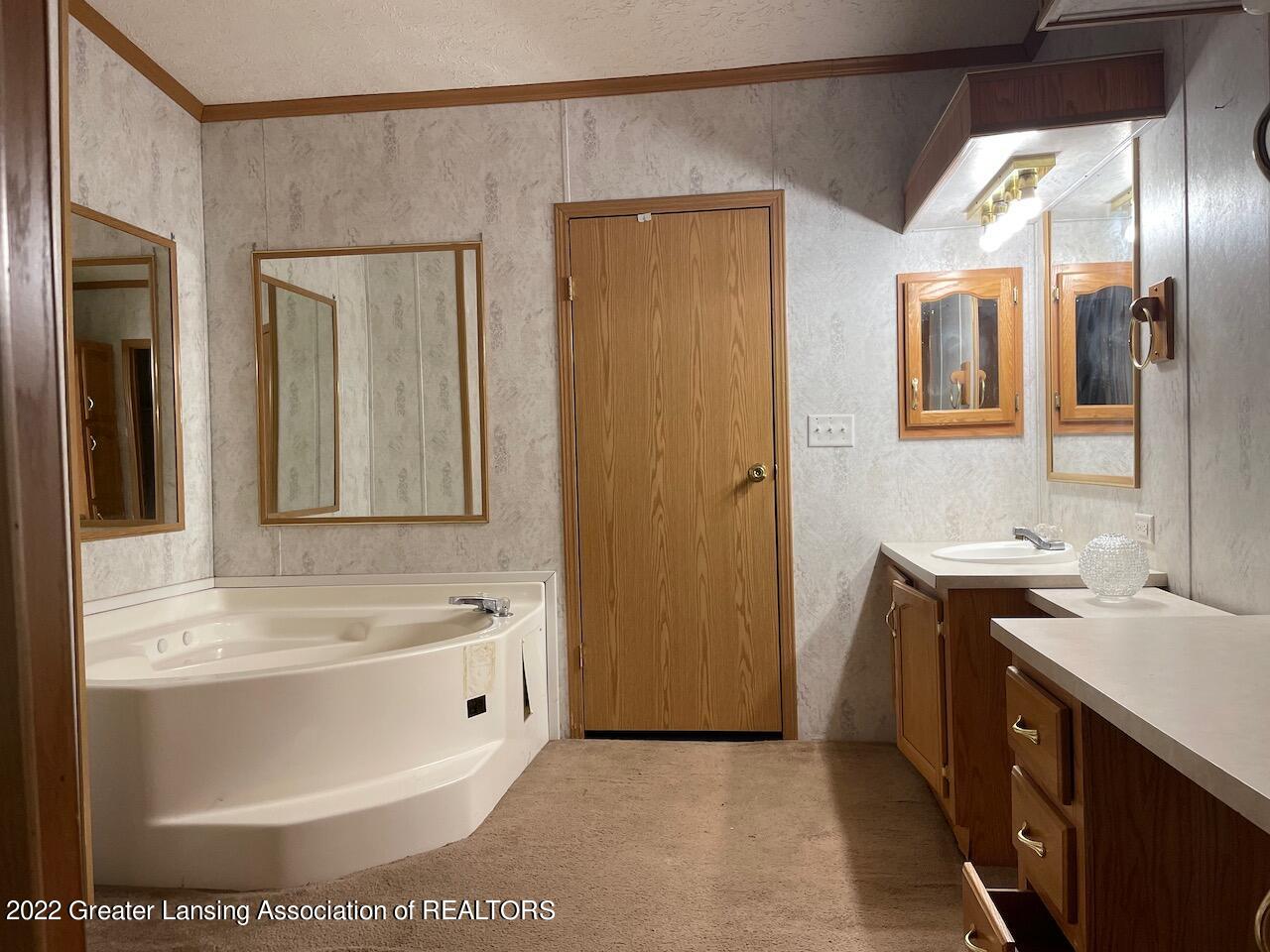 4820 Olmstead Road Ionia, MI 48846 - Photo 15 of 50 Master suite