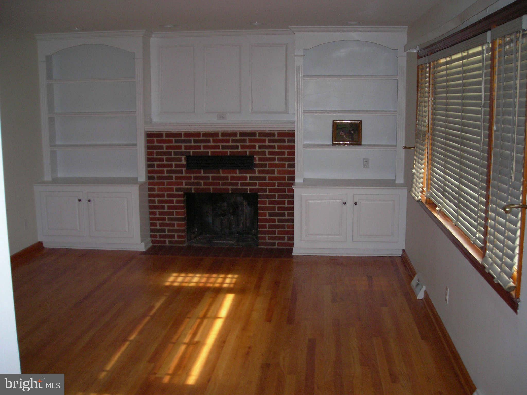6251 Marsh Road Waynesboro, PA 17268 - Photo 3 of 26 Living Room