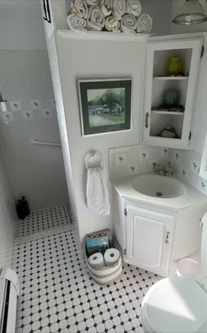 $2,950 | 24 Pond Street, Unit 1, Marblehead, MA 01945