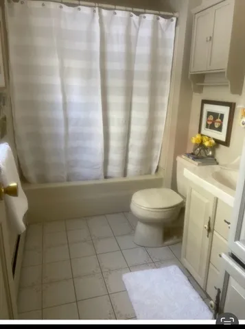 $2,950 | 24 Pond Street, Unit 1, Marblehead, MA 01945