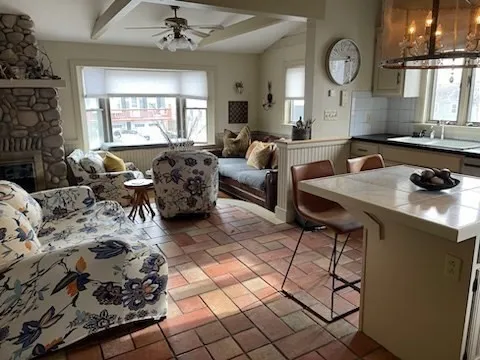 $2,950 | 24 Pond Street, Unit 1, Marblehead, MA 01945