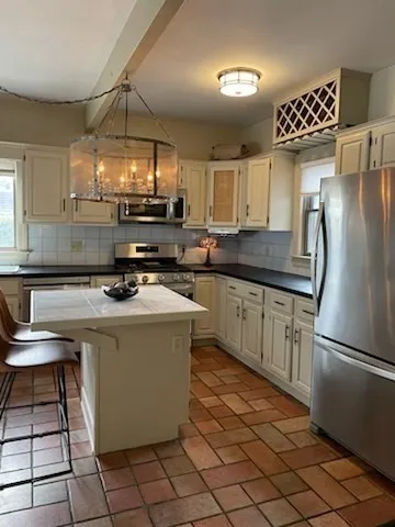 $2,950 | 24 Pond Street, Unit 1, Marblehead, MA 01945