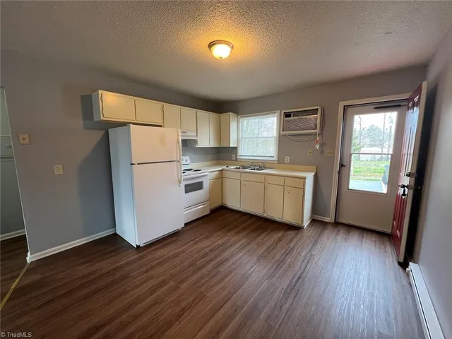 $825 | 200 Wagstaff Street, Unit D, Thomasville, NC 27360