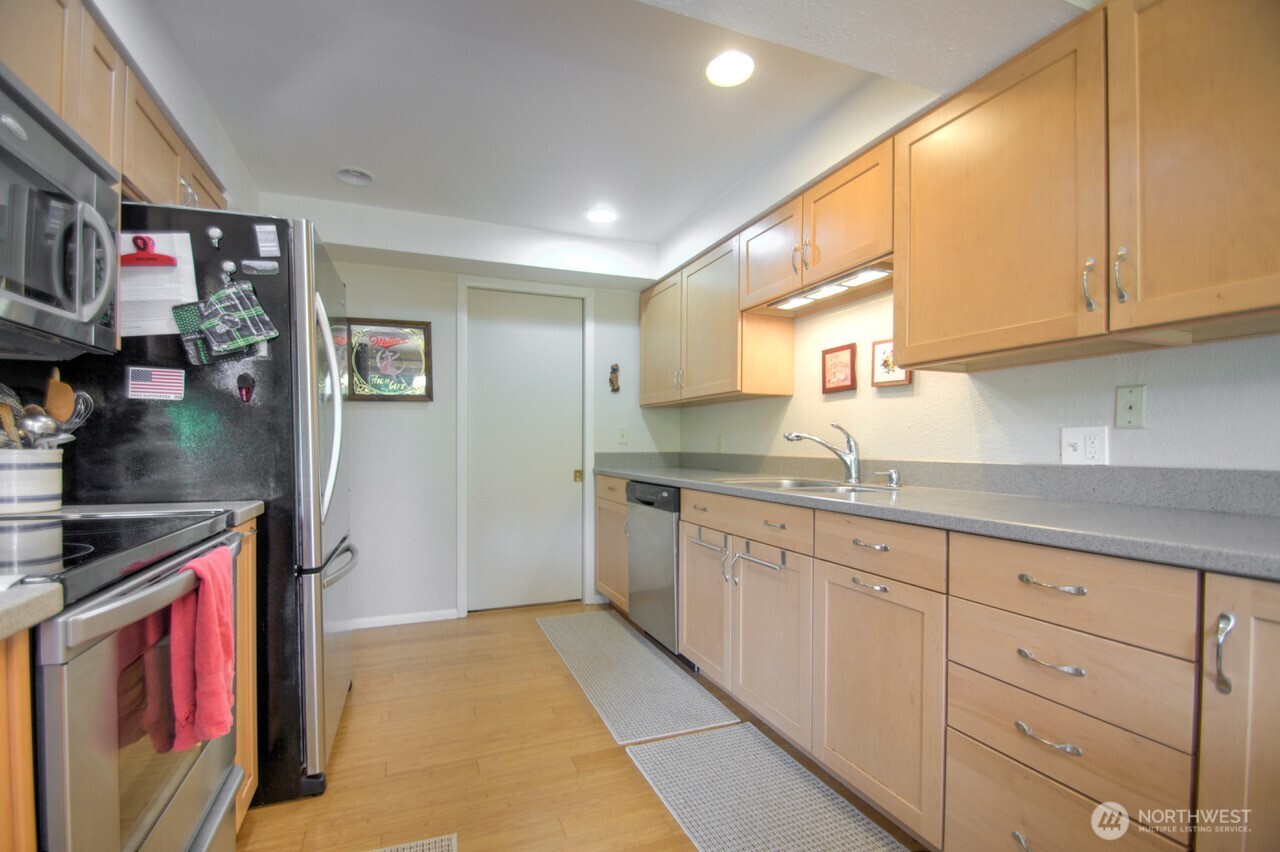 4703 Fairview Road Southwest, Unit 6 Olympia, WA 98512 - Photo 6 of 33