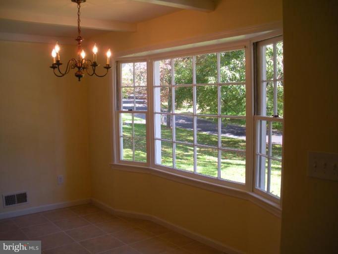 13724 Lockdale Road Silver Spring, MD 20906 - Photo 7 of 30 Breakfast Area