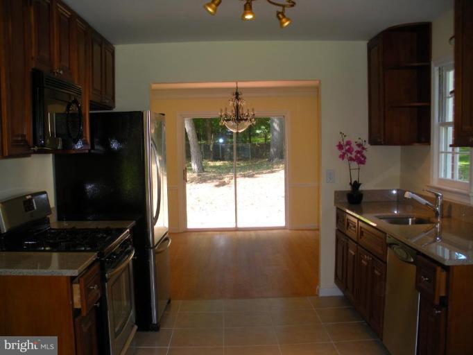 13724 Lockdale Road Silver Spring, MD 20906 - Photo 10 of 30 Kitchen/Dining Room